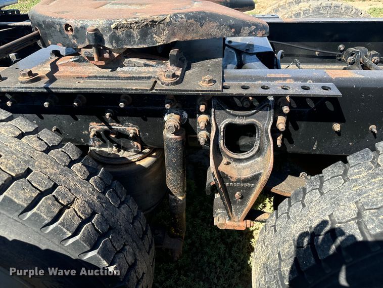 image for item DQ6843 1997 International  9200 Eagle semi truck