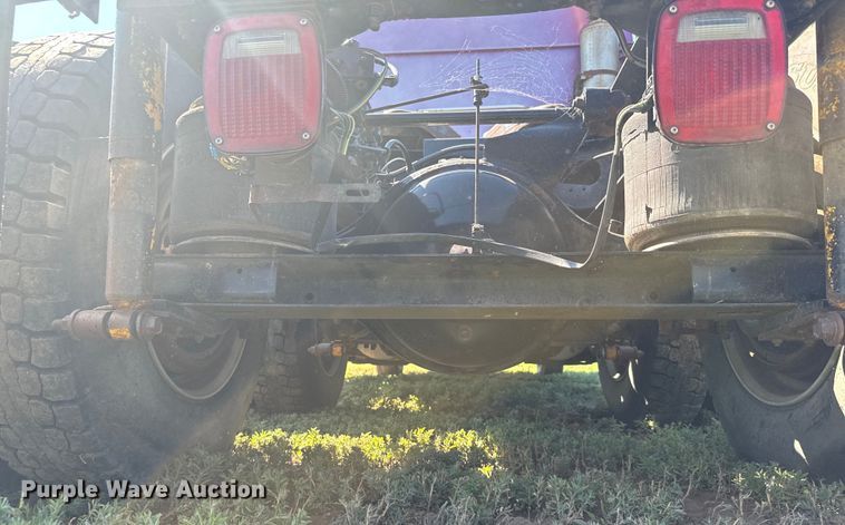 image for item DQ6843 1997 International  9200 Eagle semi truck