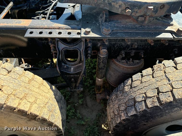 image for item DQ6843 1997 International  9200 Eagle semi truck