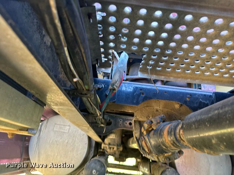 image for item DQ6843 1997 International  9200 Eagle semi truck