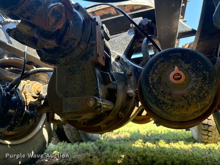 image for item DQ6843 1997 International  9200 Eagle semi truck