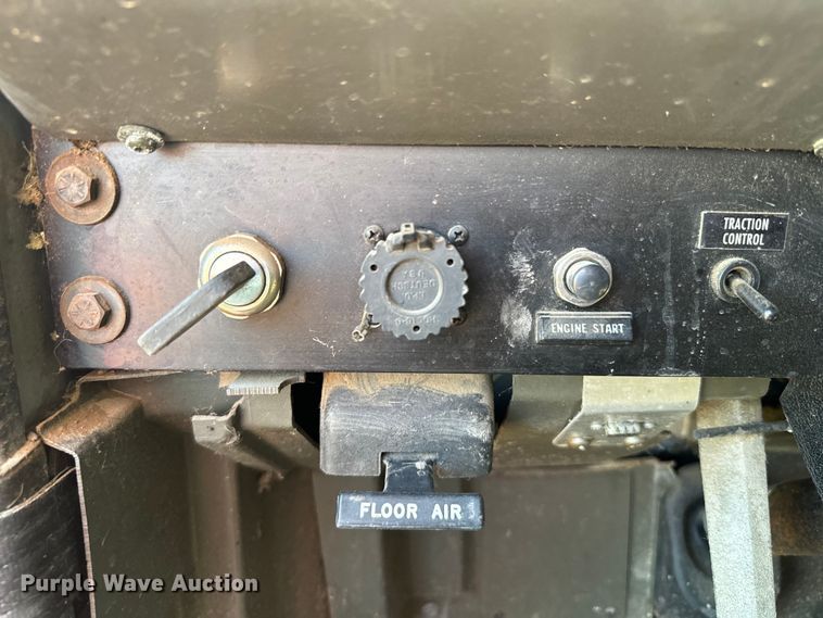 image for item DQ6843 1997 International  9200 Eagle semi truck