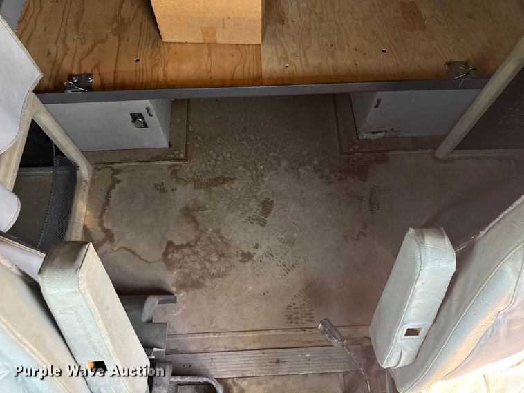 image for item DQ6843 1997 International  9200 Eagle semi truck