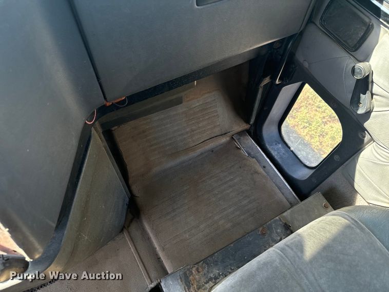 image for item DQ6843 1997 International  9200 Eagle semi truck