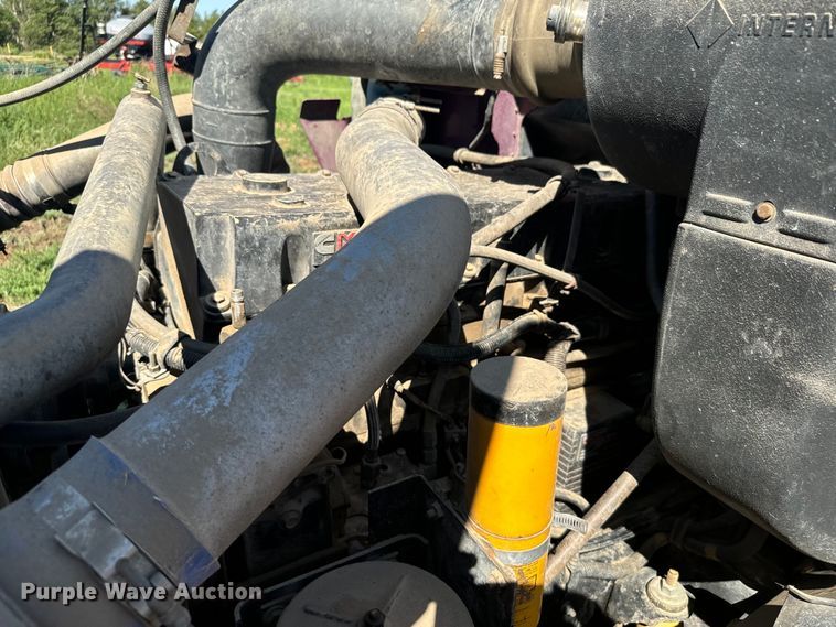 image for item DQ6843 1997 International  9200 Eagle semi truck