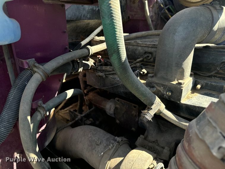 image for item DQ6843 1997 International  9200 Eagle semi truck