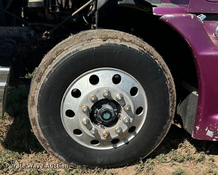 image for item DQ6843 1997 International  9200 Eagle semi truck