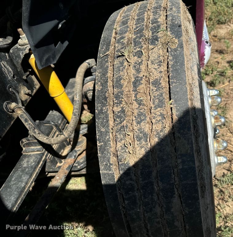 image for item DQ6843 1997 International  9200 Eagle semi truck