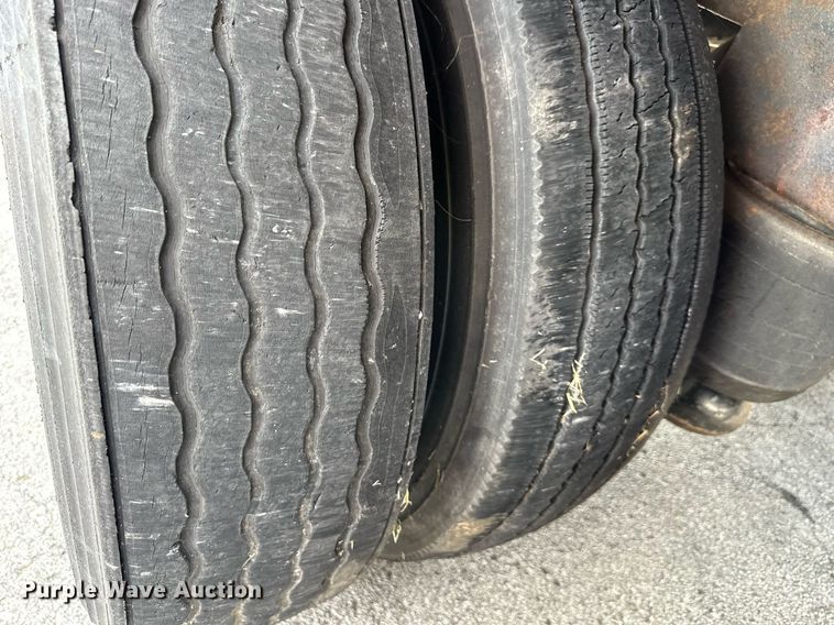 image for item DR2642 1985 Kentucky dry van trailer