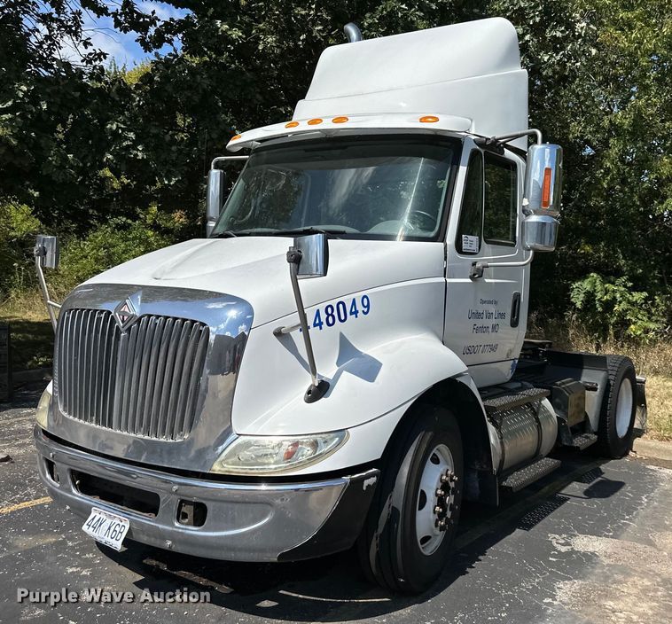 image for item DR2644 2006 International 8600 semi truck