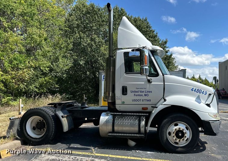 image for item DR2644 2006 International 8600 semi truck