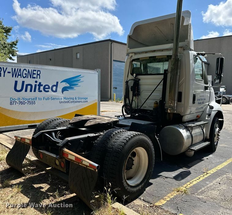 image for item DR2644 2006 International 8600 semi truck