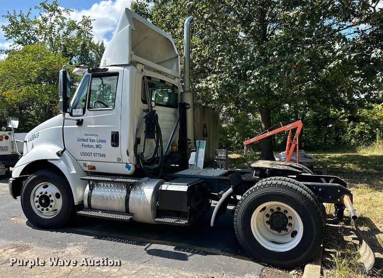 image for item DR2644 2006 International 8600 semi truck