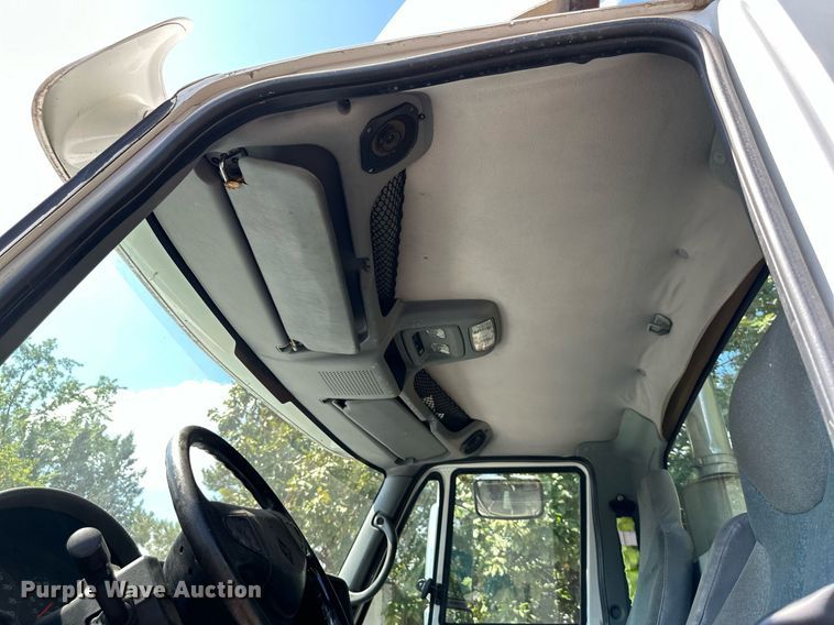 image for item DR2644 2006 International 8600 semi truck