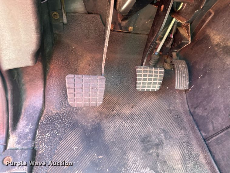 image for item DR2644 2006 International 8600 semi truck