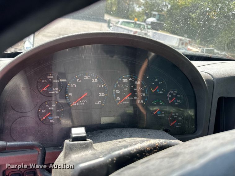 image for item DR2644 2006 International 8600 semi truck