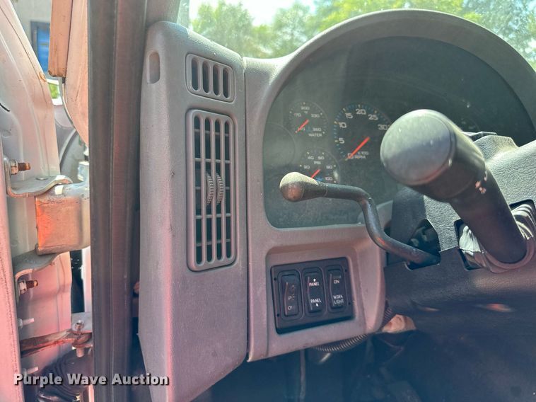 image for item DR2644 2006 International 8600 semi truck