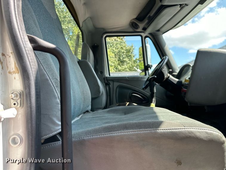 image for item DR2644 2006 International 8600 semi truck