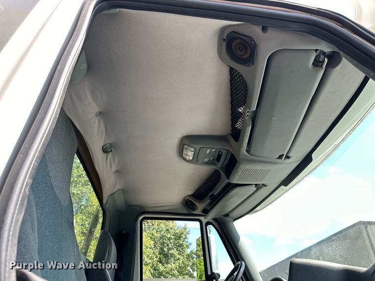 image for item DR2644 2006 International 8600 semi truck