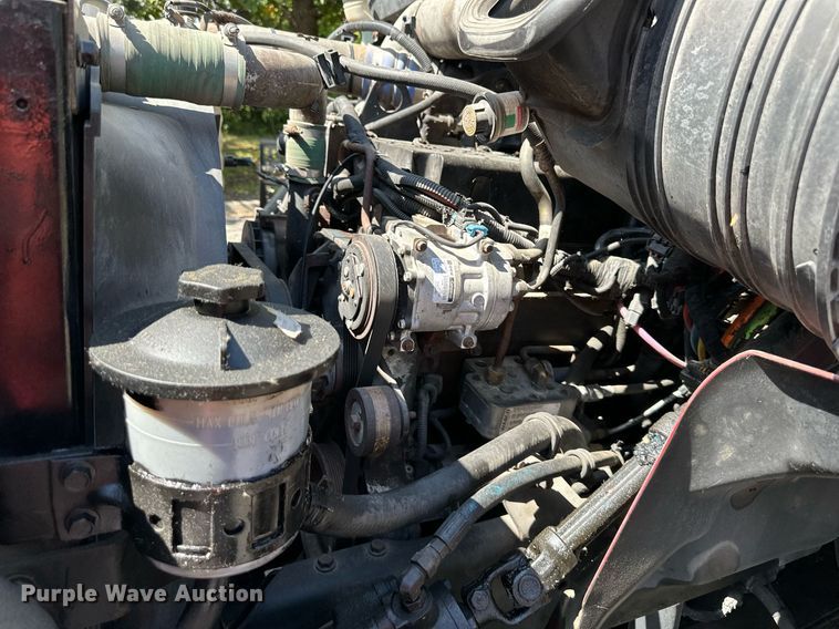 image for item DR2644 2006 International 8600 semi truck