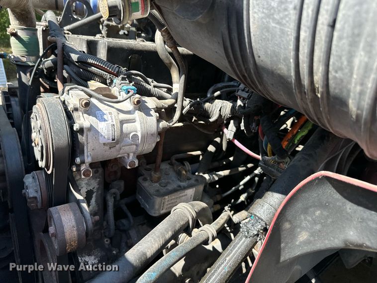 image for item DR2644 2006 International 8600 semi truck