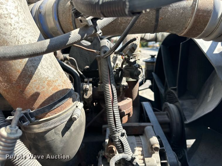 image for item DR2644 2006 International 8600 semi truck