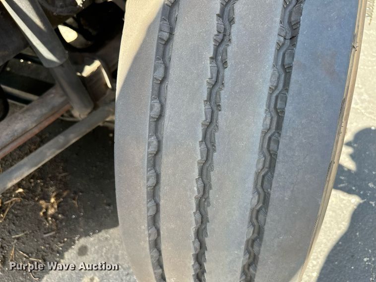 image for item DR2644 2006 International 8600 semi truck