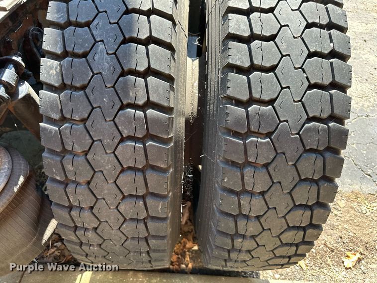 image for item DR2644 2006 International 8600 semi truck