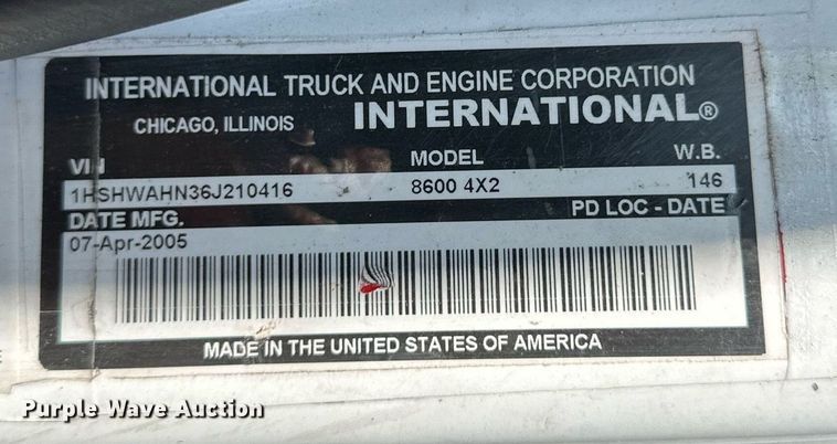 image for item DR2644 2006 International 8600 semi truck