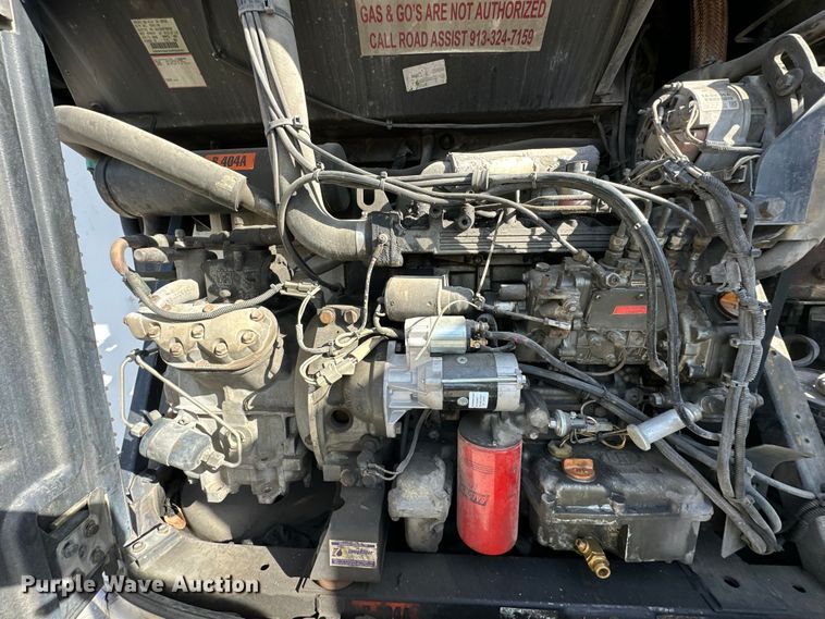 image for item DR2714 2005 Utility  3000R  refrigerated van trailer