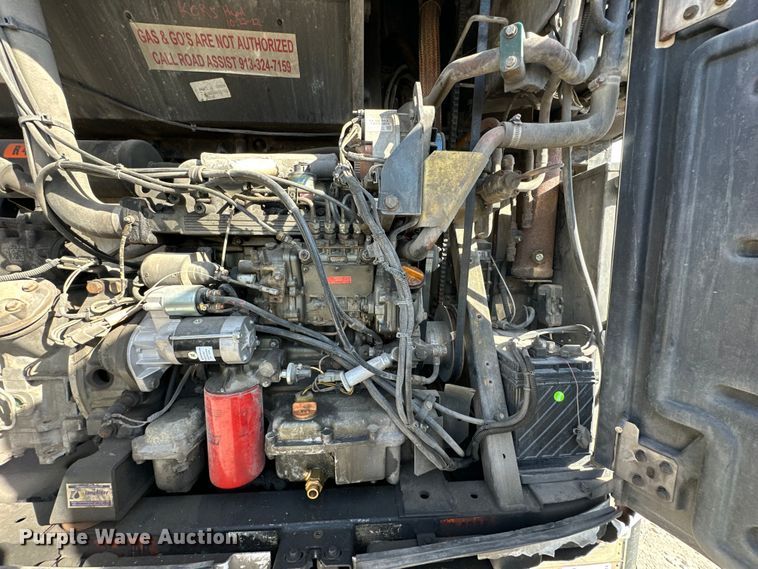 image for item DR2714 2005 Utility  3000R  refrigerated van trailer