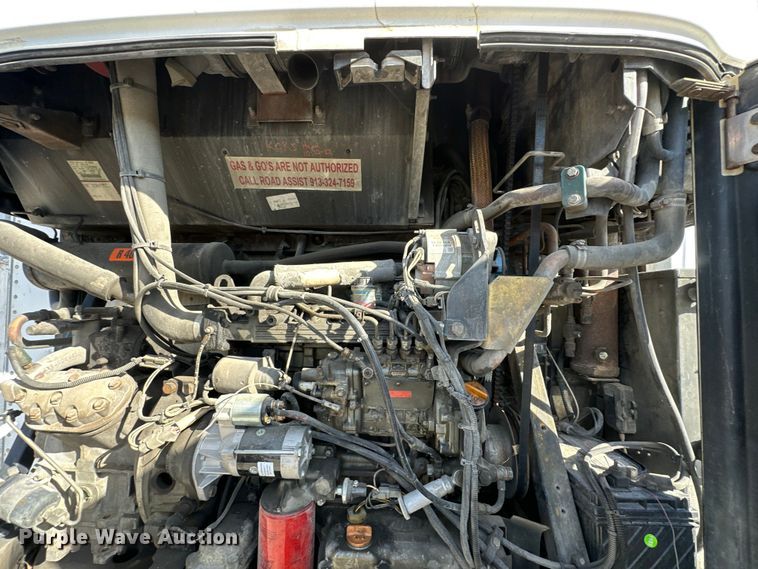 image for item DR2714 2005 Utility  3000R  refrigerated van trailer