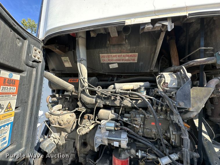 image for item DR2714 2005 Utility  3000R  refrigerated van trailer