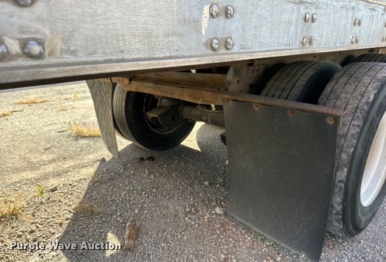 image for item DR2714 2005 Utility  3000R  refrigerated van trailer