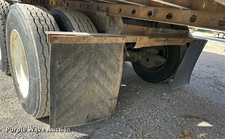 image for item DR2714 2005 Utility  3000R  refrigerated van trailer