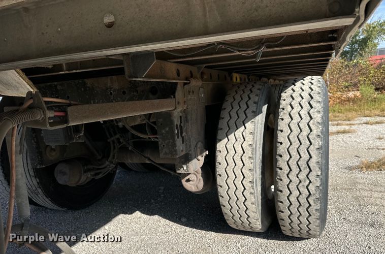 image for item DR2714 2005 Utility  3000R  refrigerated van trailer