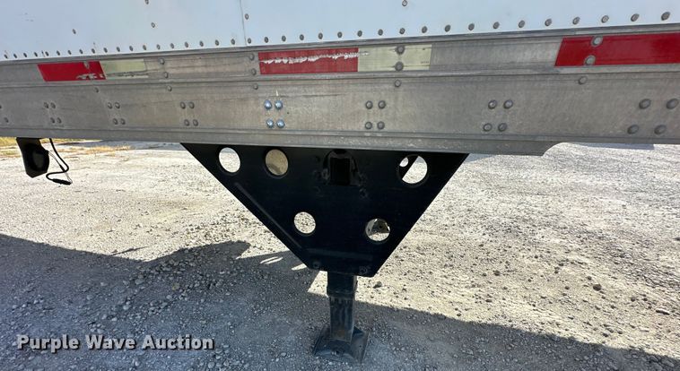 image for item DR2714 2005 Utility  3000R  refrigerated van trailer