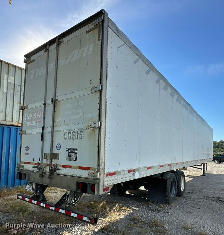 image for item DR2715 2005 Utility 3000R refrigerated van trailer
