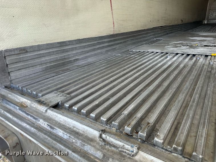 image for item DR2715 2005 Utility 3000R refrigerated van trailer