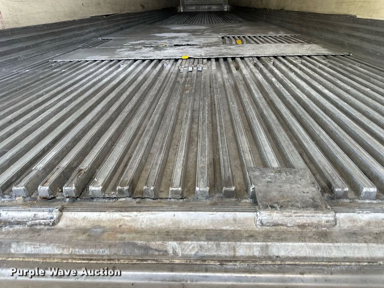 image for item DR2715 2005 Utility 3000R refrigerated van trailer