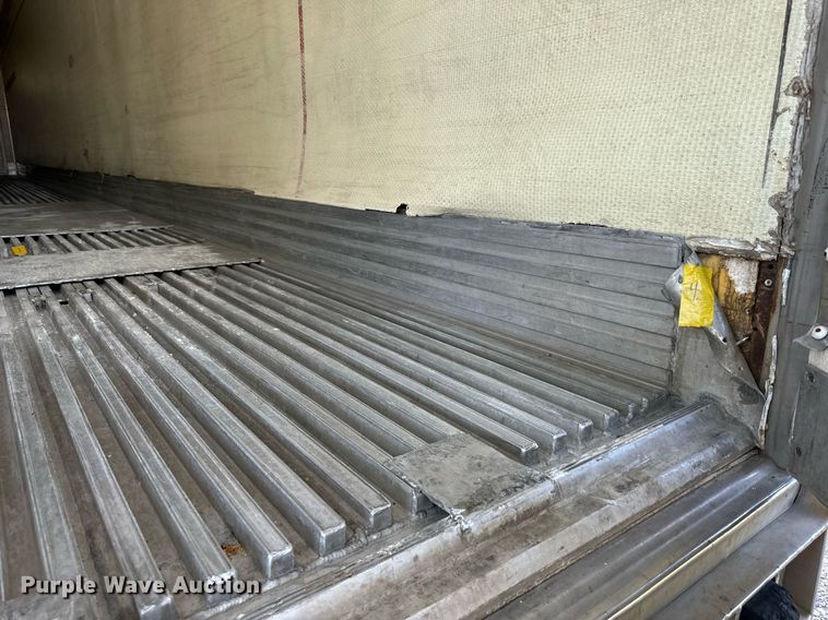 image for item DR2715 2005 Utility 3000R refrigerated van trailer