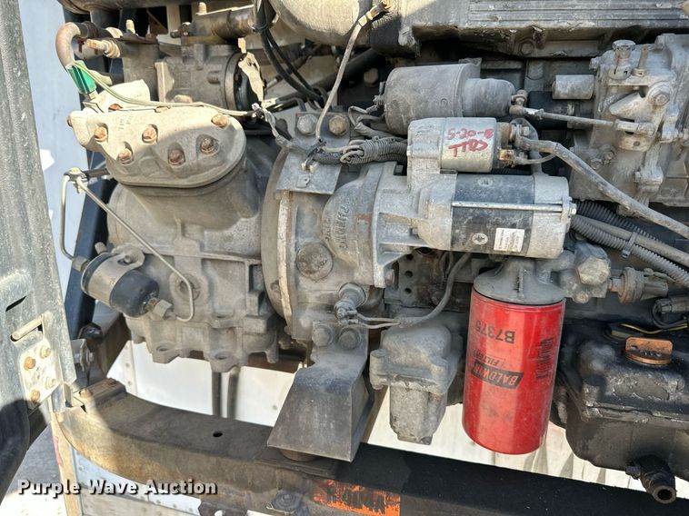 image for item DR2715 2005 Utility 3000R refrigerated van trailer