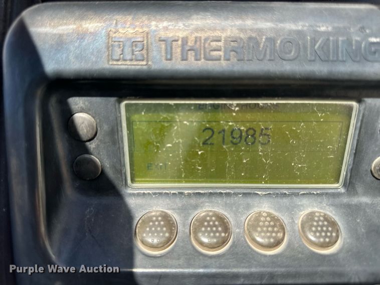 image for item DR2715 2005 Utility 3000R refrigerated van trailer