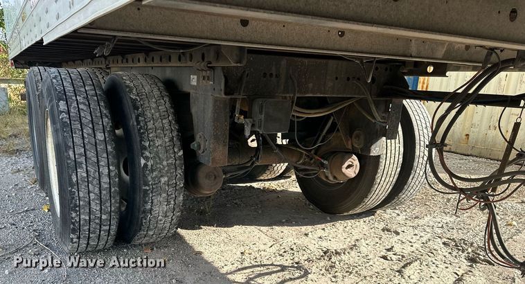 image for item DR2715 2005 Utility 3000R refrigerated van trailer