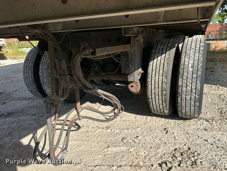 image for item DR2715 2005 Utility 3000R refrigerated van trailer