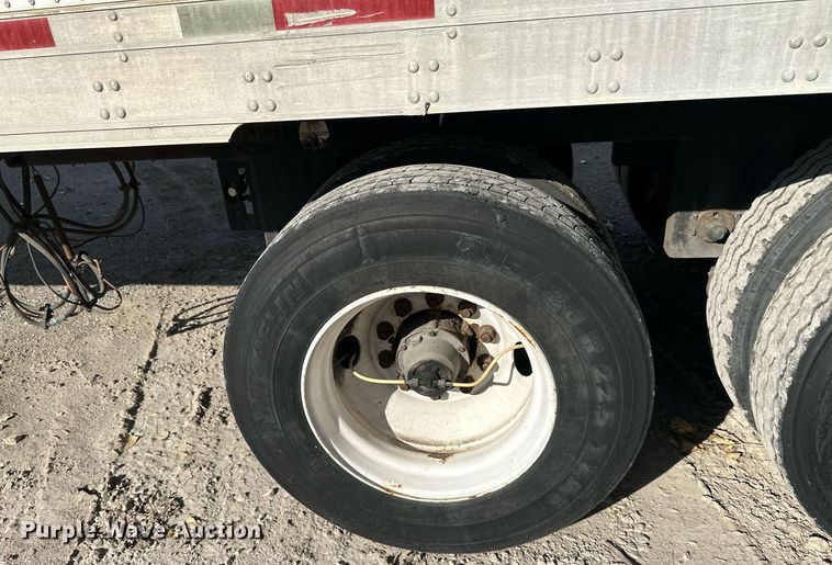 image for item DR2715 2005 Utility 3000R refrigerated van trailer