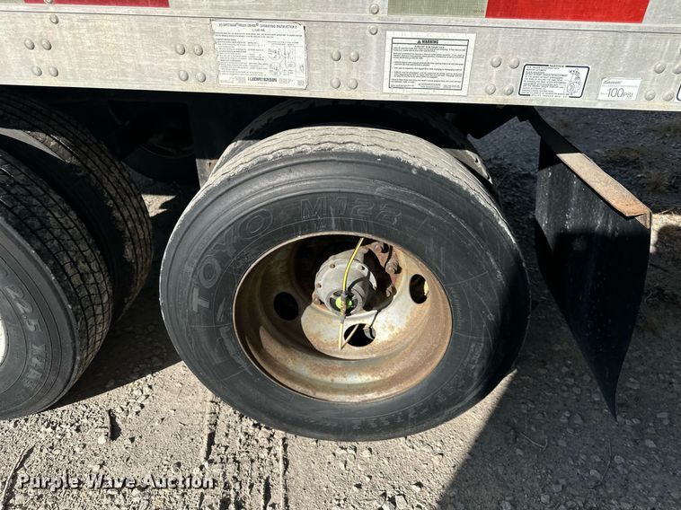 image for item DR2715 2005 Utility 3000R refrigerated van trailer