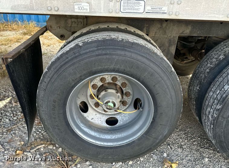 image for item DR2715 2005 Utility 3000R refrigerated van trailer