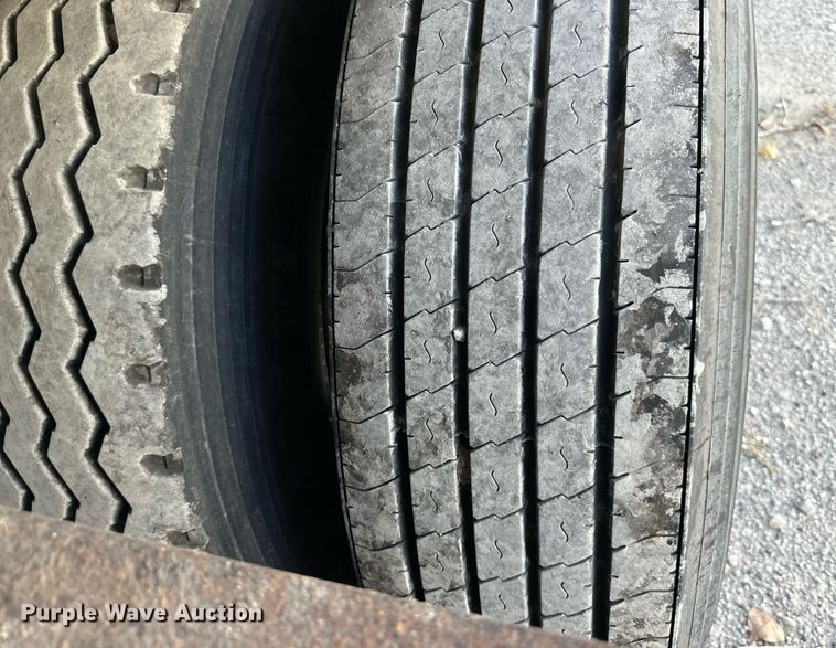 image for item DR2715 2005 Utility 3000R refrigerated van trailer