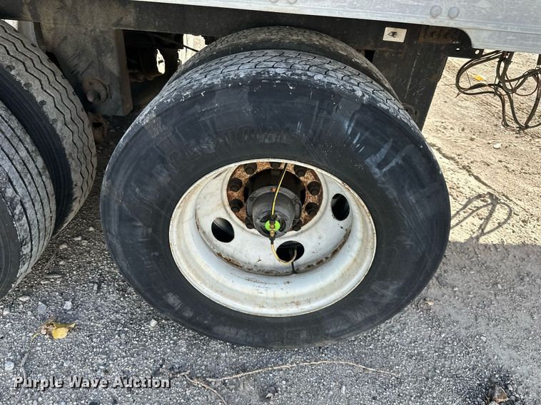 image for item DR2715 2005 Utility 3000R refrigerated van trailer